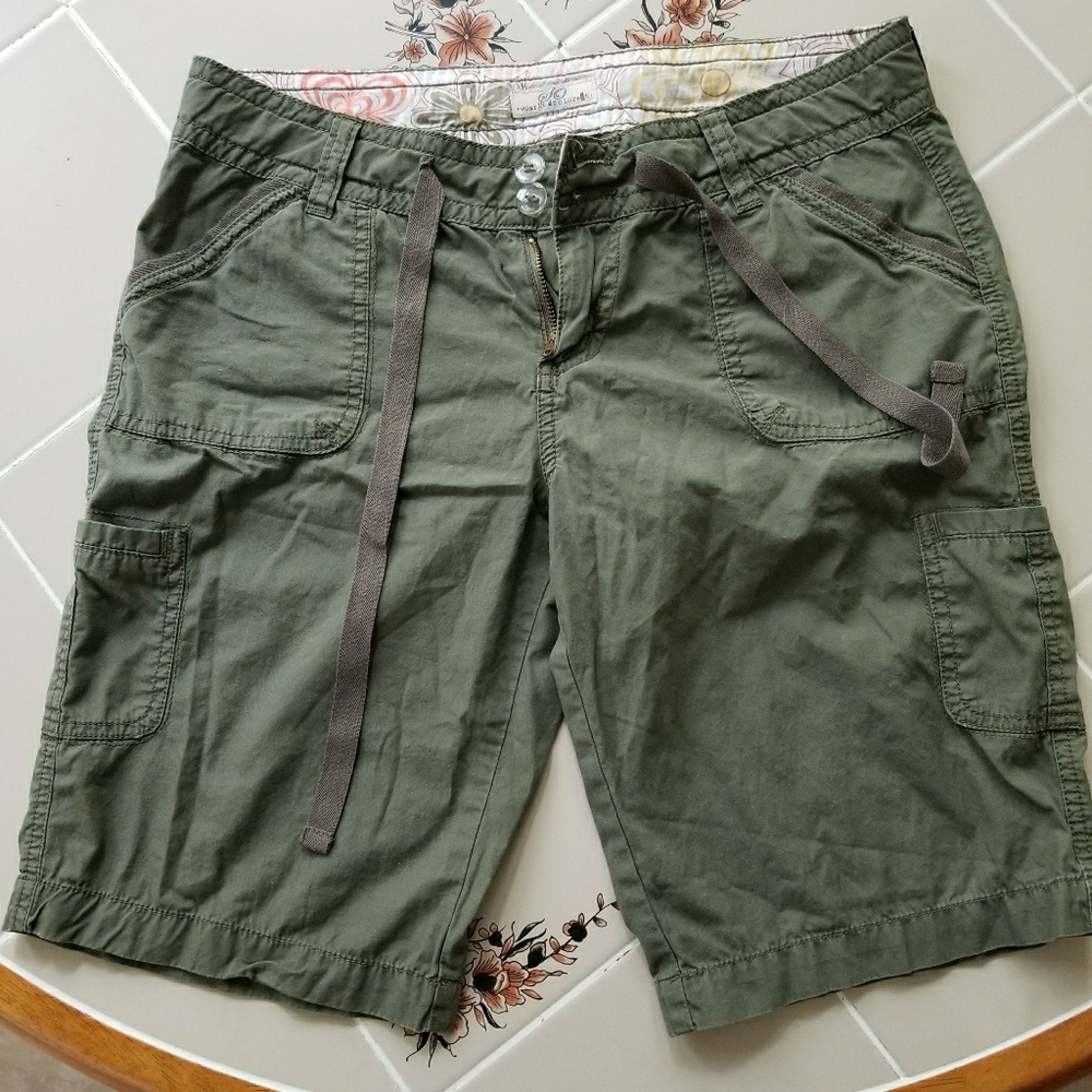 ** SOLD** Green cargo shorts